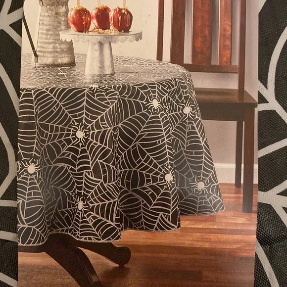 Halloween Spiderweb PEVA Rectangle Tablecloth Party Decoration (60” round) - Picture 2 of 5